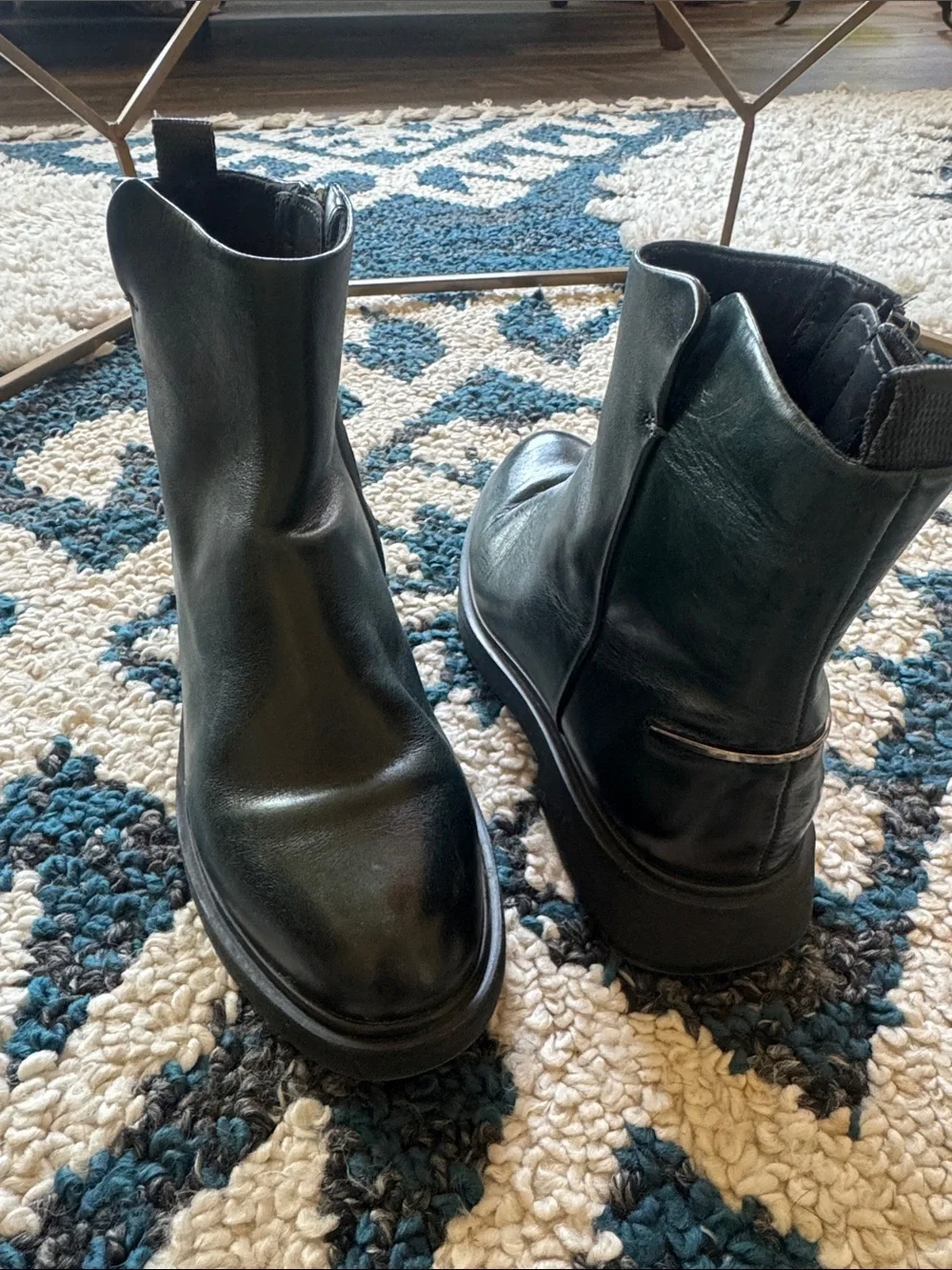 Franco Sarto minimalist dark